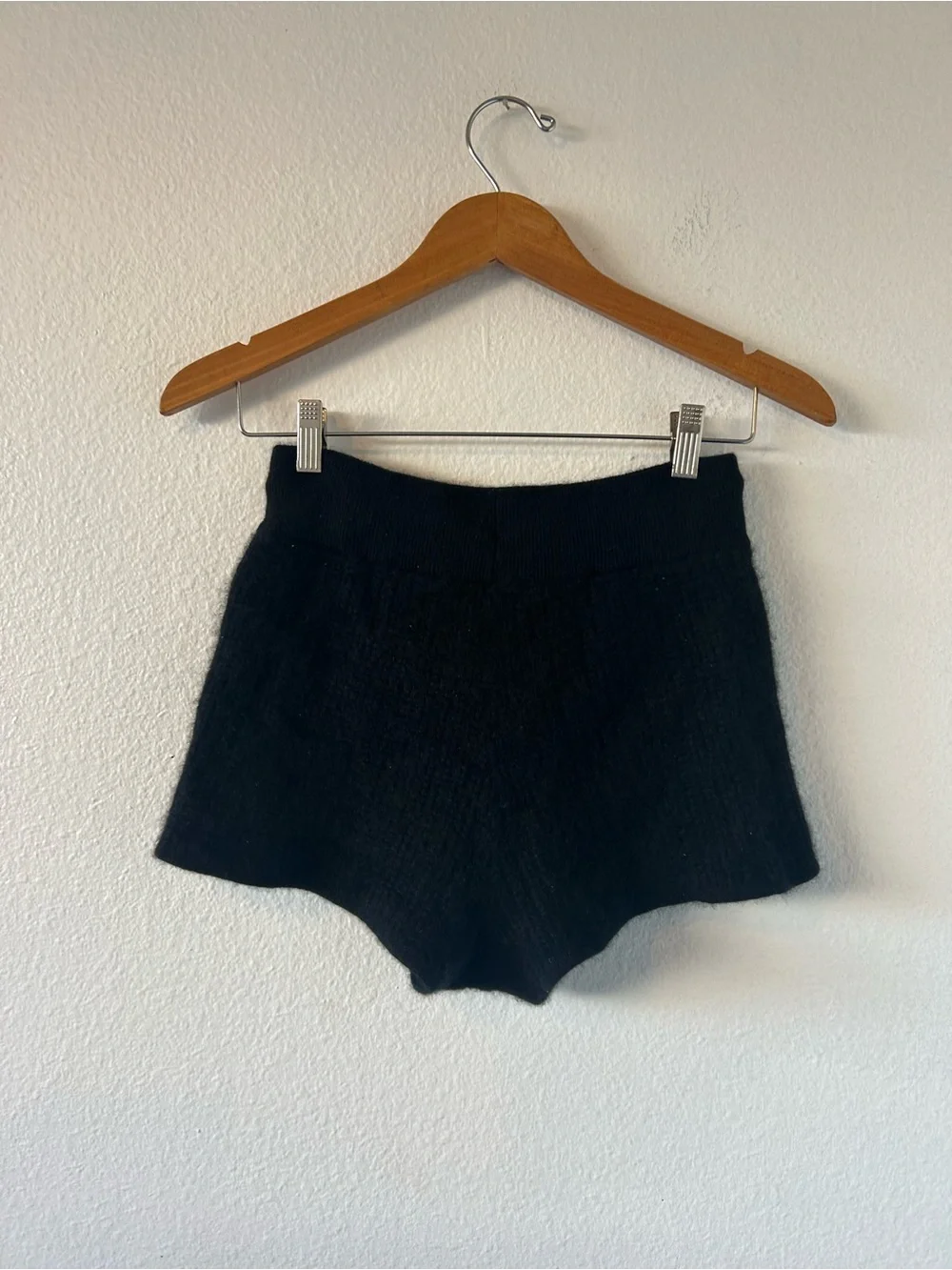 Alo Cashmere High Waist Plush Waffle Shorts in Black Size XS